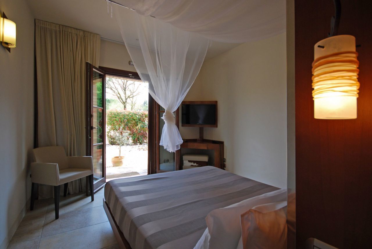 in-room safe, desk, free wifi