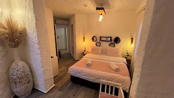 Quarto clássico | Individualmente decorados, individualmente mobiliados, escrivaninha