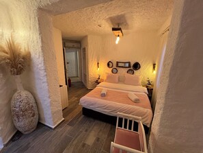 Classic Room | Individually decorated, individually furnished, desk, iron/ironing board - Kırlançe Otel Alaçatı (Cesme)