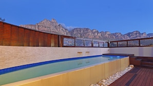 Outdoor pool - Villa Glen Sunsets (Cape Town)