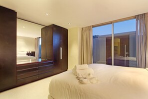 3 bedrooms, premium bedding, desk, blackout drapes