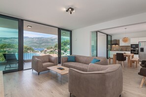 140-cm flat-screen TV with satellite channels, TV, Netflix - Korcula Hill (Korcula)