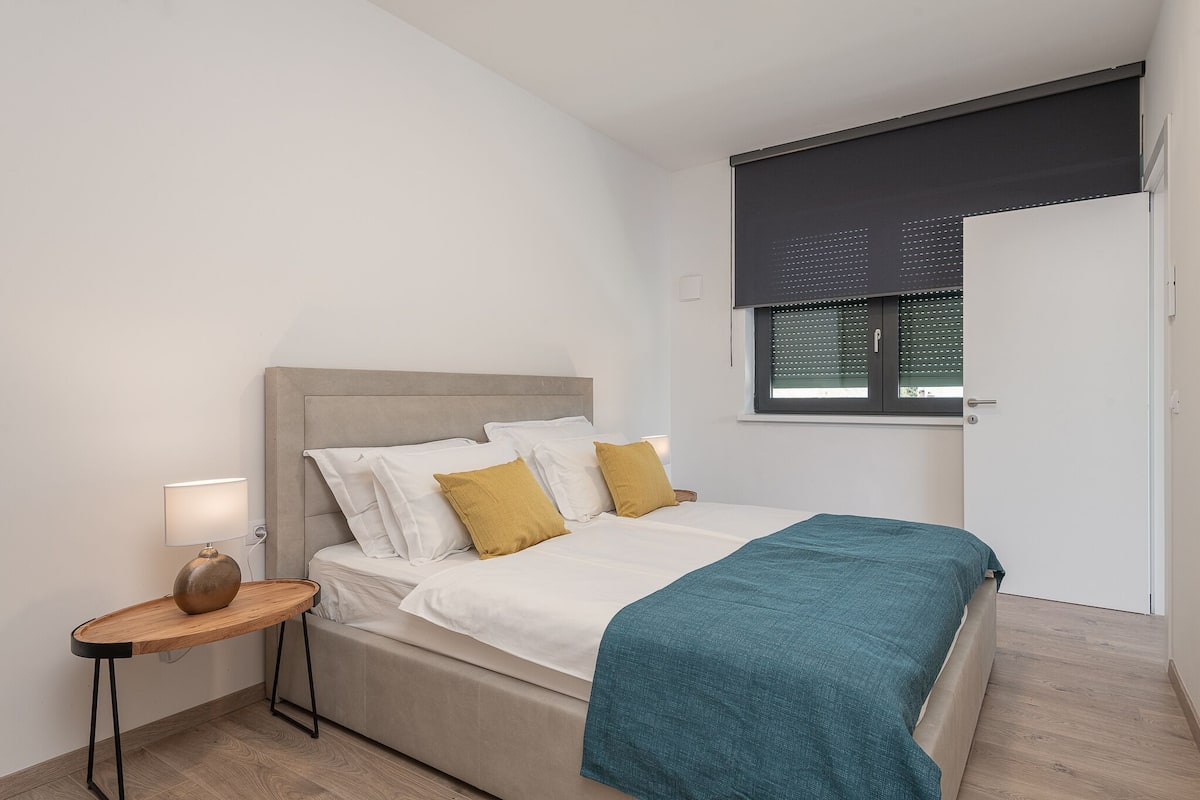 3 slaapkamers, luxe beddengoed, een kluis op de kamer