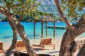 Beach nearby, beach cabanas, beach bar - Korcula Hill (Korcula)