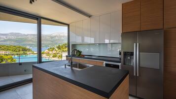 Luxury Apartment (Ruzmarin) | Private kitchen | Full-size fridge, microwave, oven, stovetop