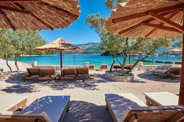 Beach nearby, beach cabanas, beach bar