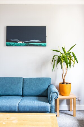 Classic Apartment, 1 Bedroom | Living room - Bazpackers Hostel (Inverness)