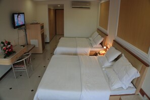 Chambre Standard Double ou avec lits jumeaux, 1 lit double | Vue de la chambre