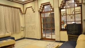 Lobby lounge - Garden Hotel (Mumbai)