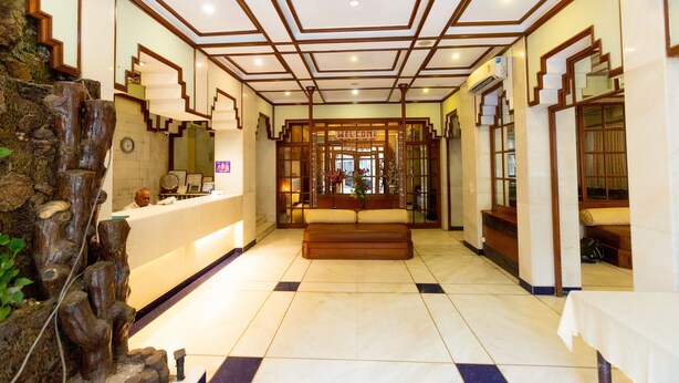 Interior entrance - Garden Hotel (Mumbai)