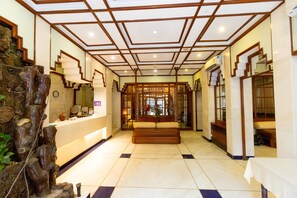 Interior entrance - Garden Hotel (Mumbai)