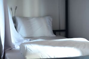 Caja fuerte, wifi gratis, ropa de cama