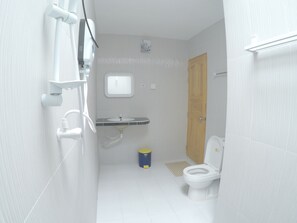 Bathroom - Relax Lodge (Thoddoo)