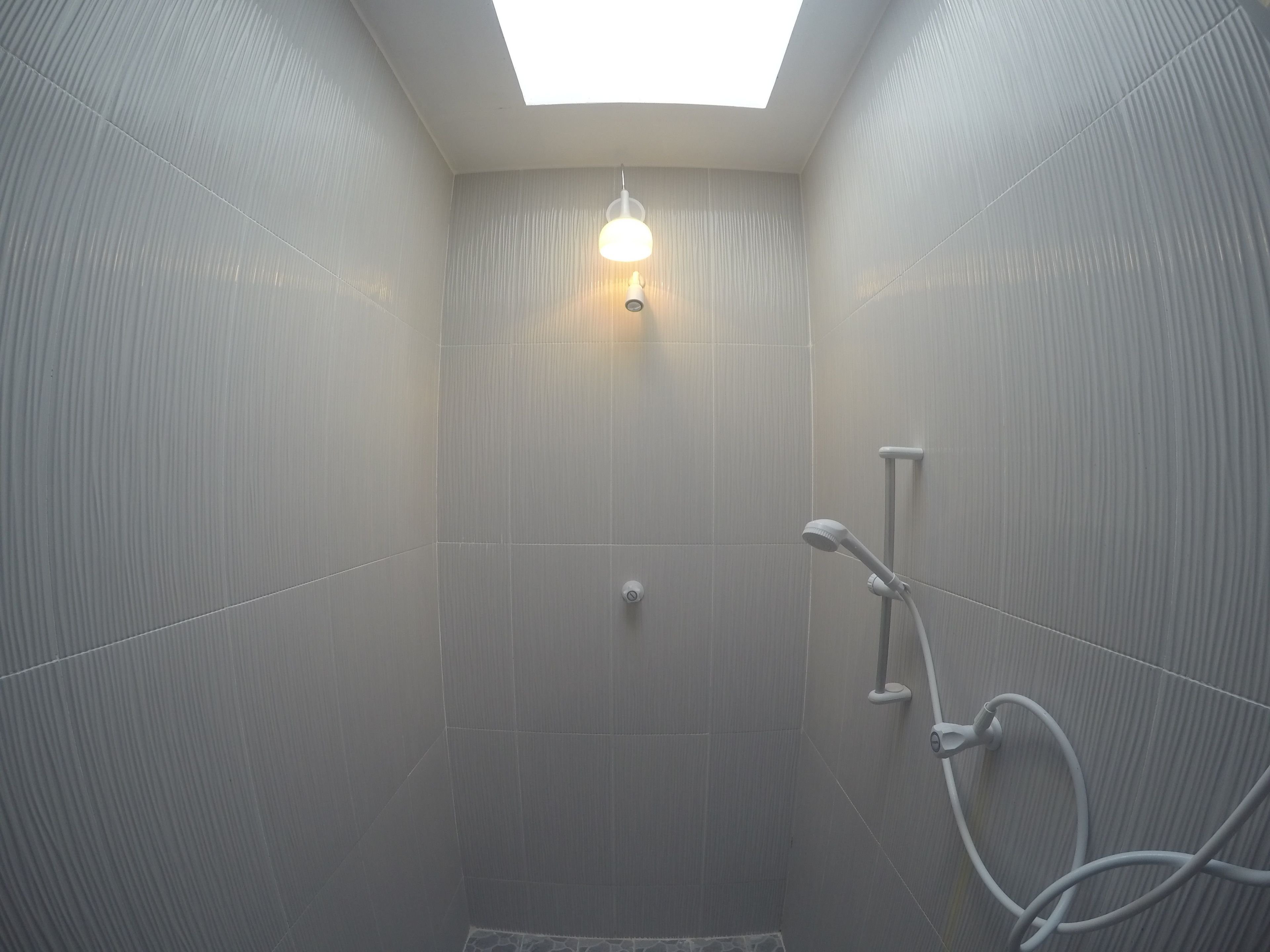 Superior Room, 1 King Bed | Bathroom | Shower, towels