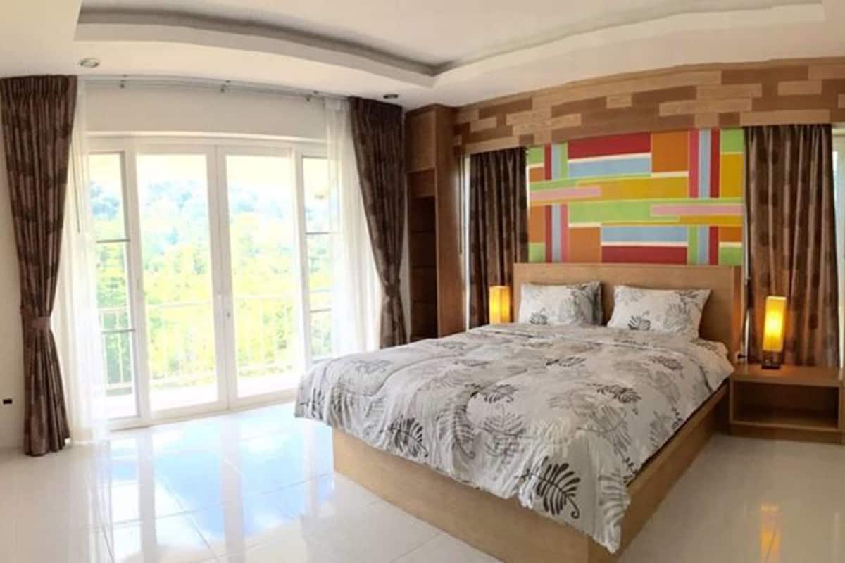 2 Bedroom Villa | Brankas, meja kerja, tirai kedap cahaya, dan setrika/meja setrika