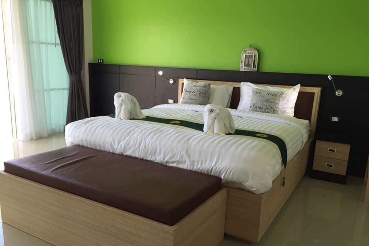 1 Bedroom Villa | Brankas, meja kerja, tirai kedap cahaya, dan setrika/meja setrika