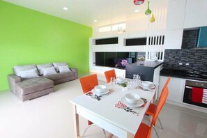 1 Bedroom Villa | In-room dining - Dwell At Chalong Hill (Chalong)
