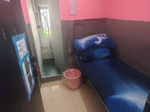 Single Room | Free WiFi, bed sheets, wheelchair access