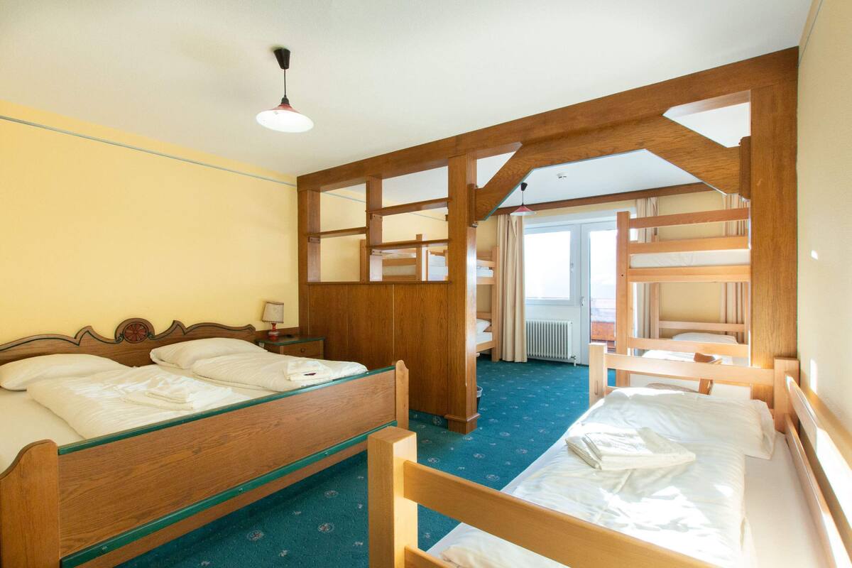 Seven-bed room | Free WiFi