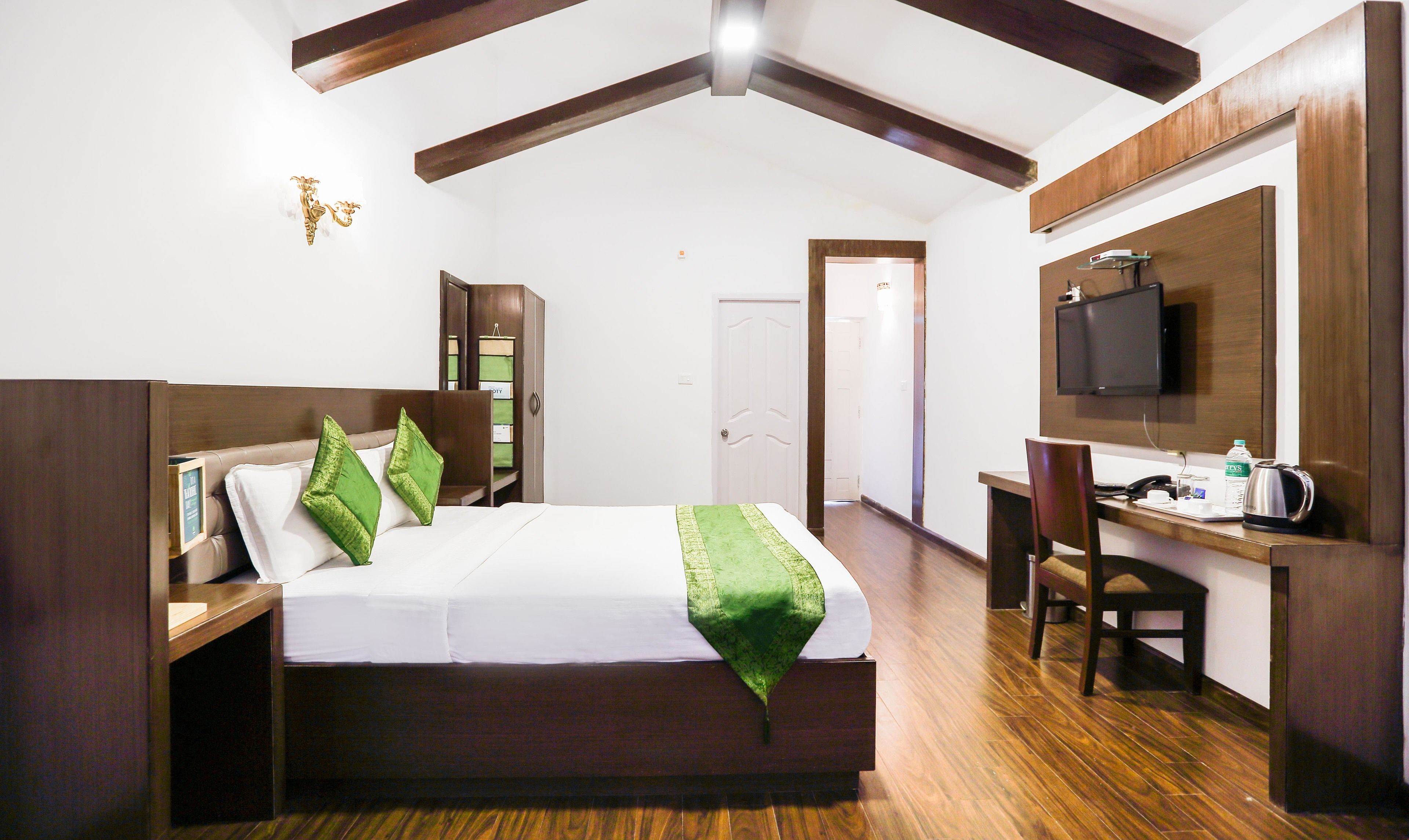 Standard Room | Desk, soundproofing, iron/ironing board, free WiFi