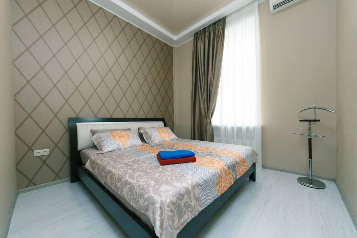 Departamento Deluxe (Ivana Franko street, 27) | Escritorio, tabla de planchar con plancha, wifi gratis y ropa de cama
