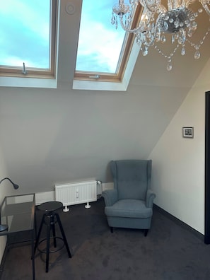 Quadruple Room with living Area | Living area