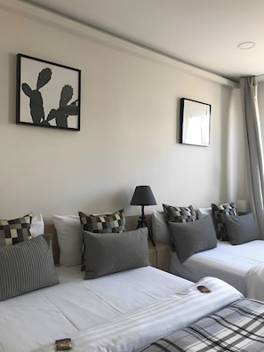 Hypo-allergenic bedding, desk, free WiFi, bed sheets - Sleephotels (Hamburg)