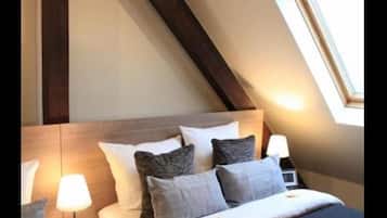 Ropa de cama hipoalergénica, escritorio, wifi gratis y ropa de cama