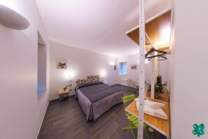 Escriptori, habitacions insonoritzades, bressols i wifi gratuïta 