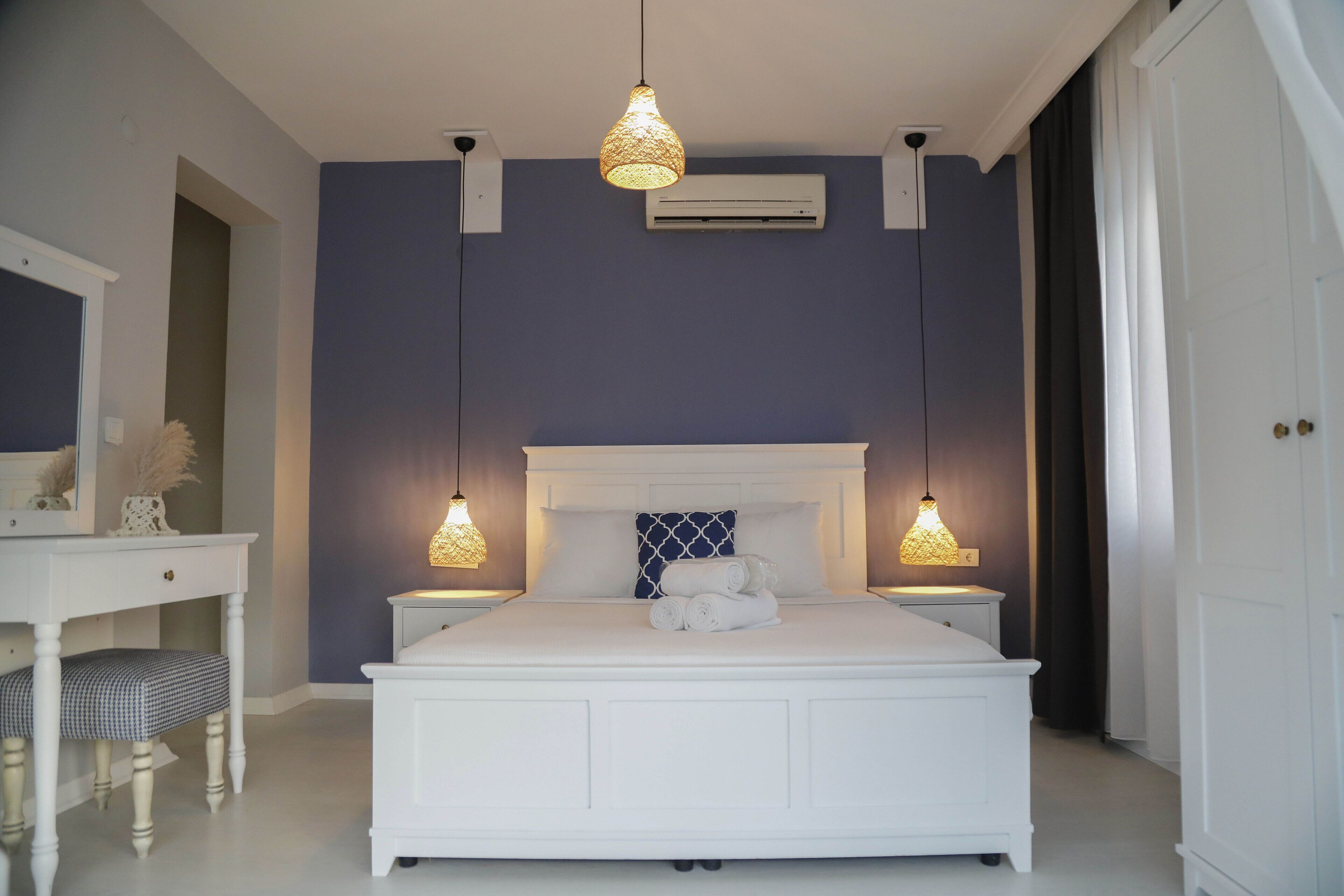 junior room | desk, iron/ironing board, free wifi