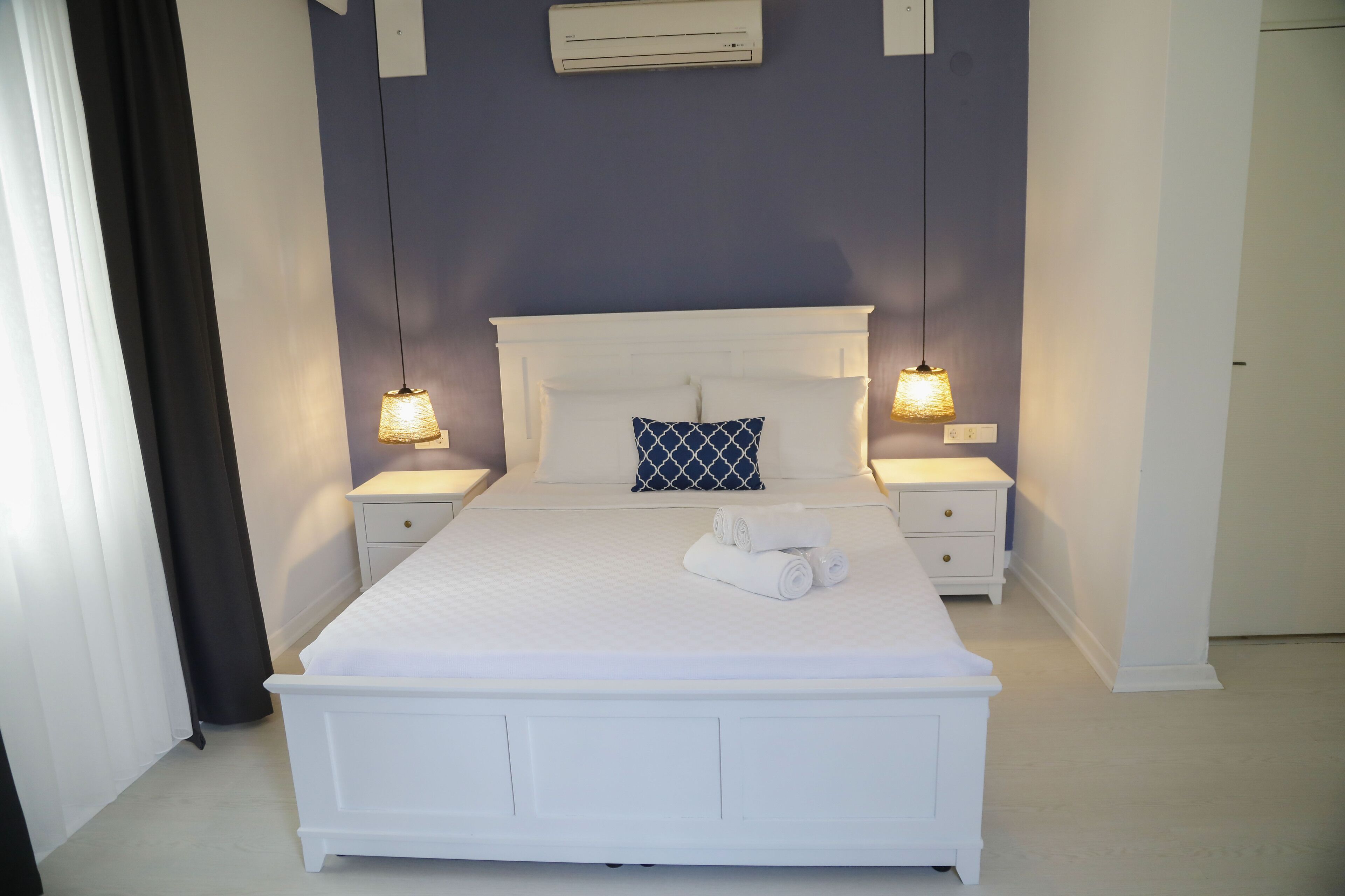 deluxe room | desk, iron/ironing board, free wifi