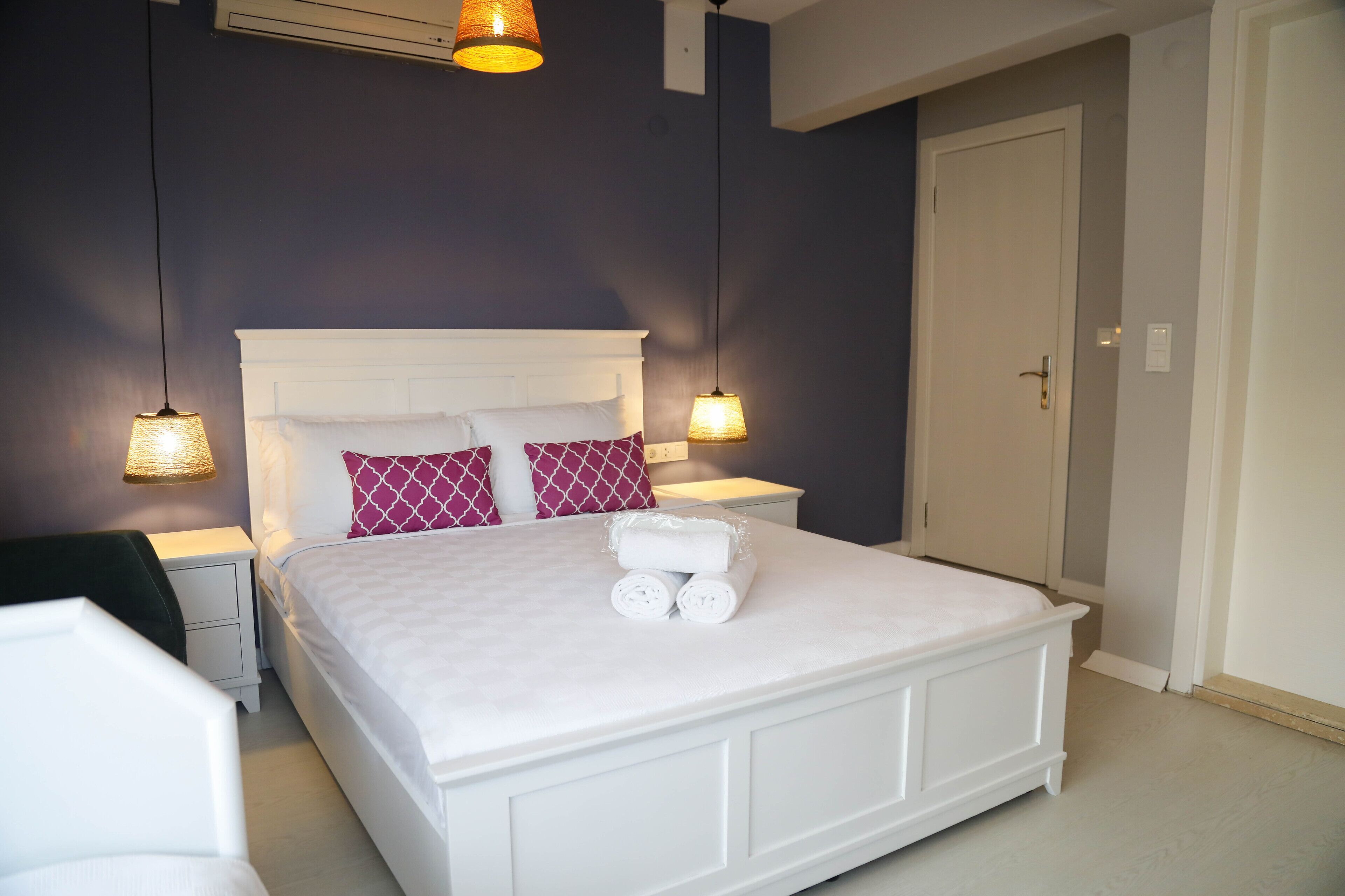 junior room | desk, iron/ironing board, free wifi