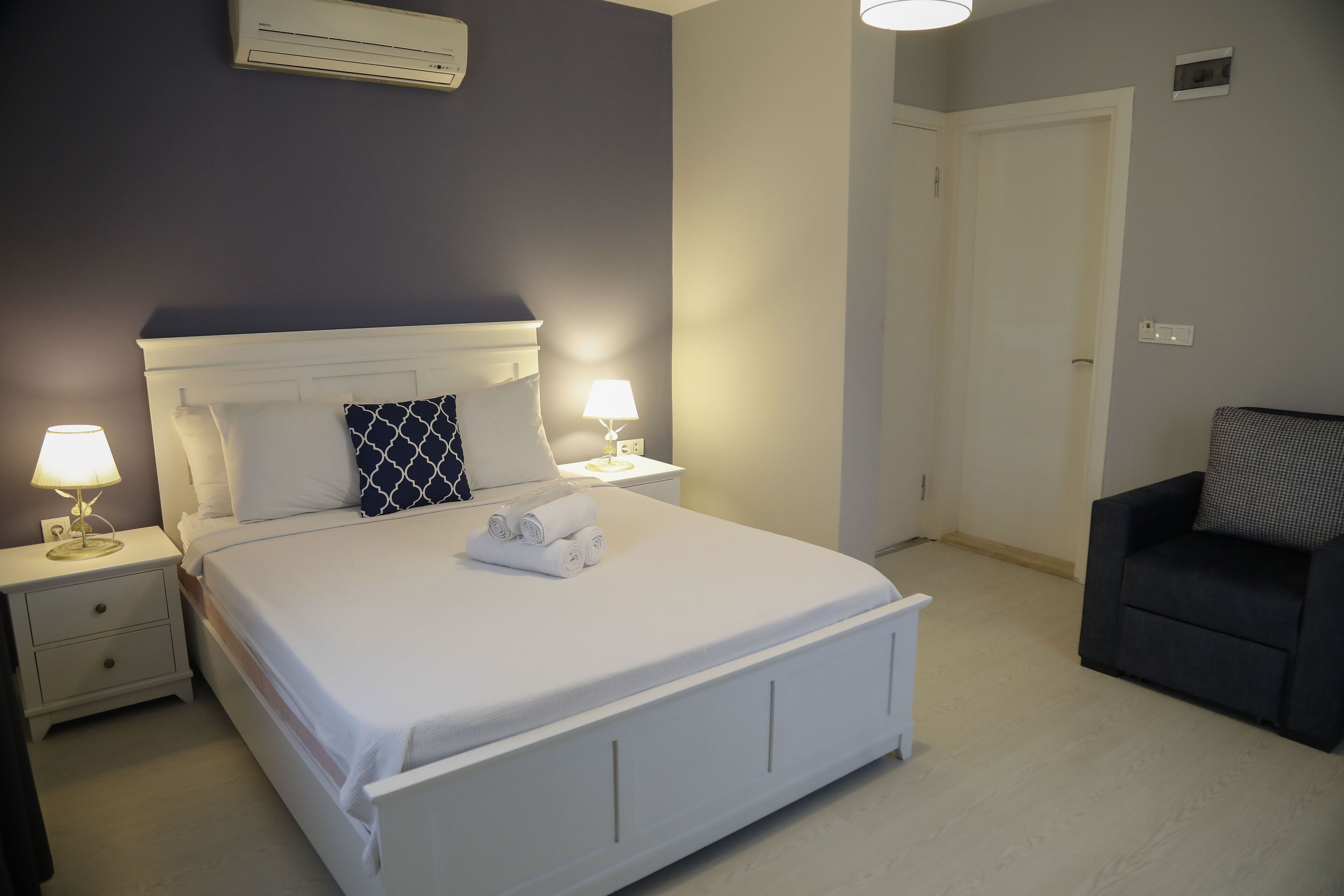 deluxe room | desk, iron/ironing board, free wifi