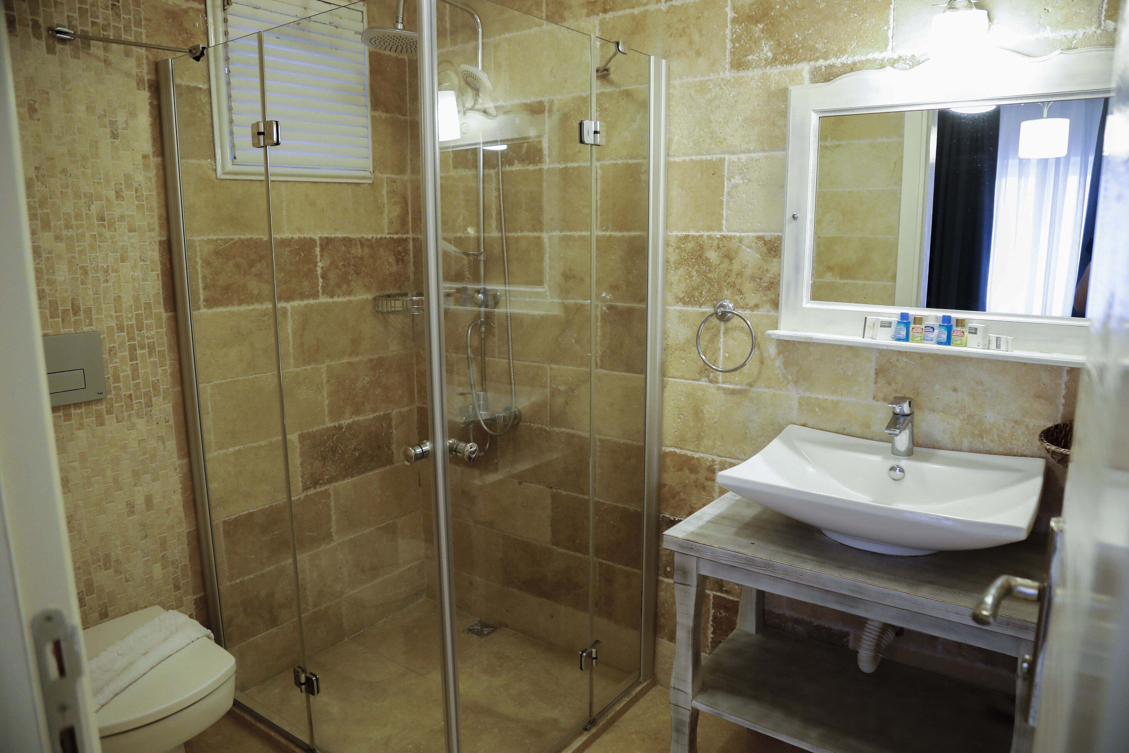 standard room | bathroom | shower, free toiletries, hair dryer, slippers