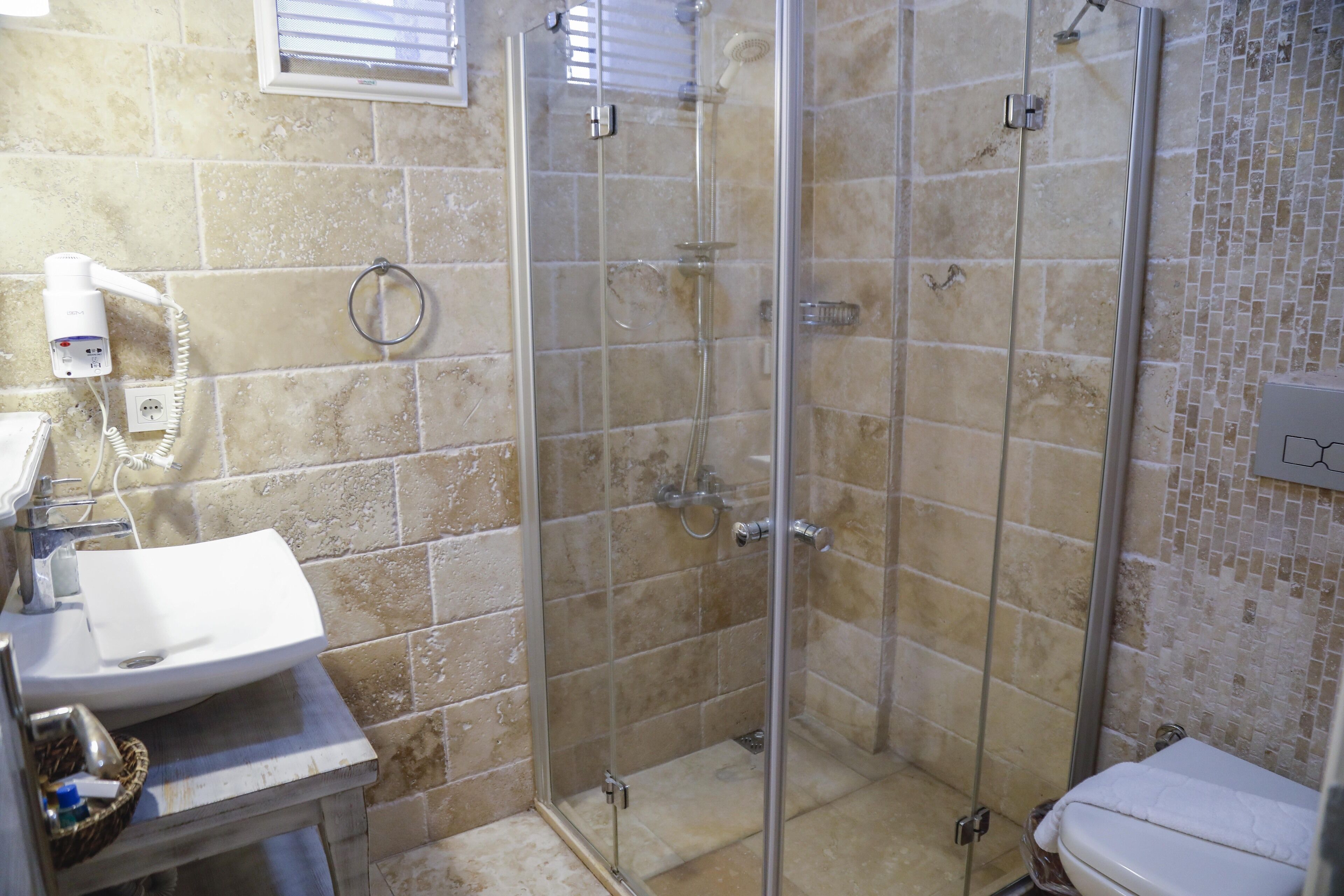 junior room | bathroom | shower, free toiletries, hair dryer, slippers