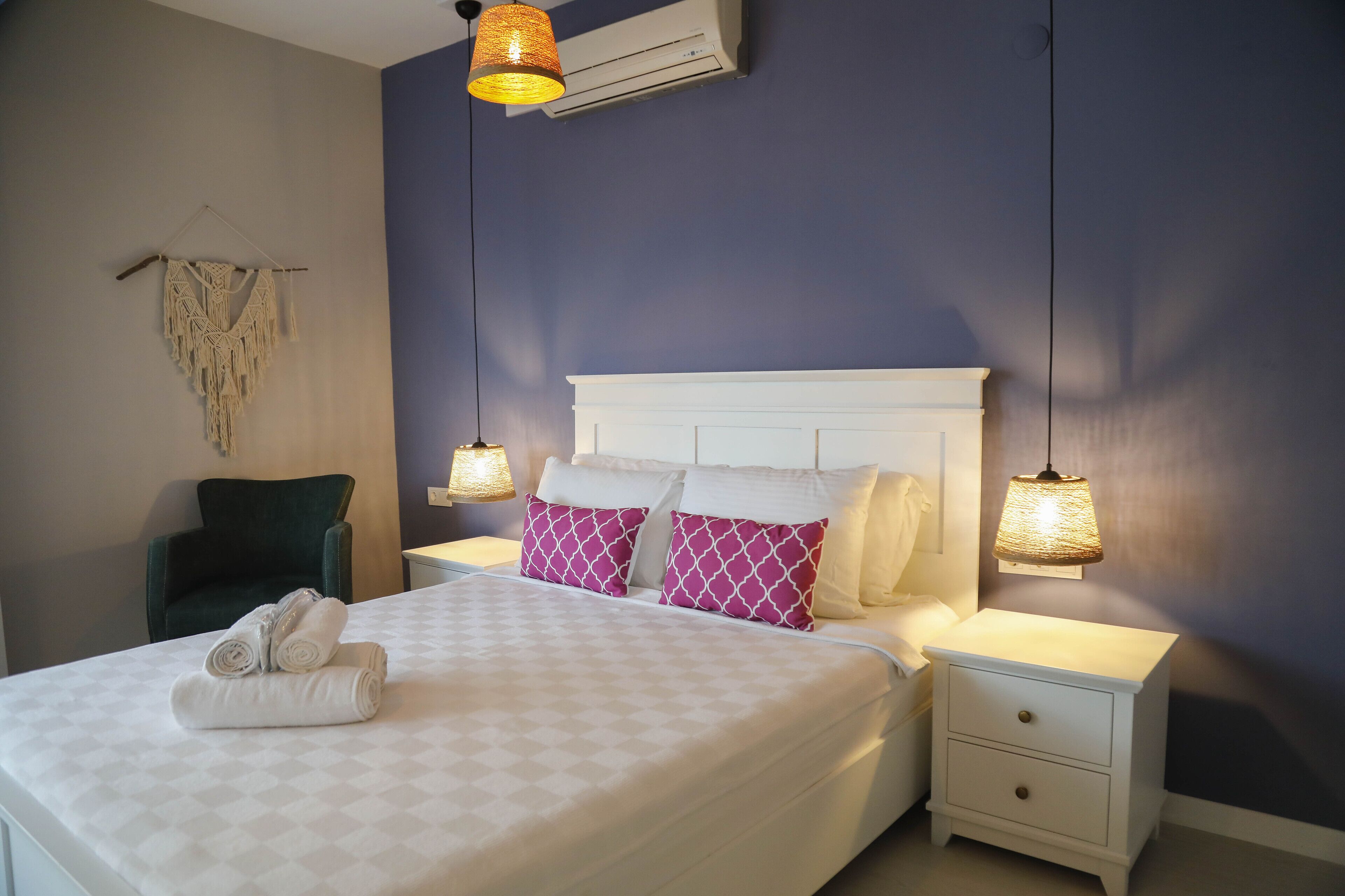 junior room | desk, iron/ironing board, free wifi