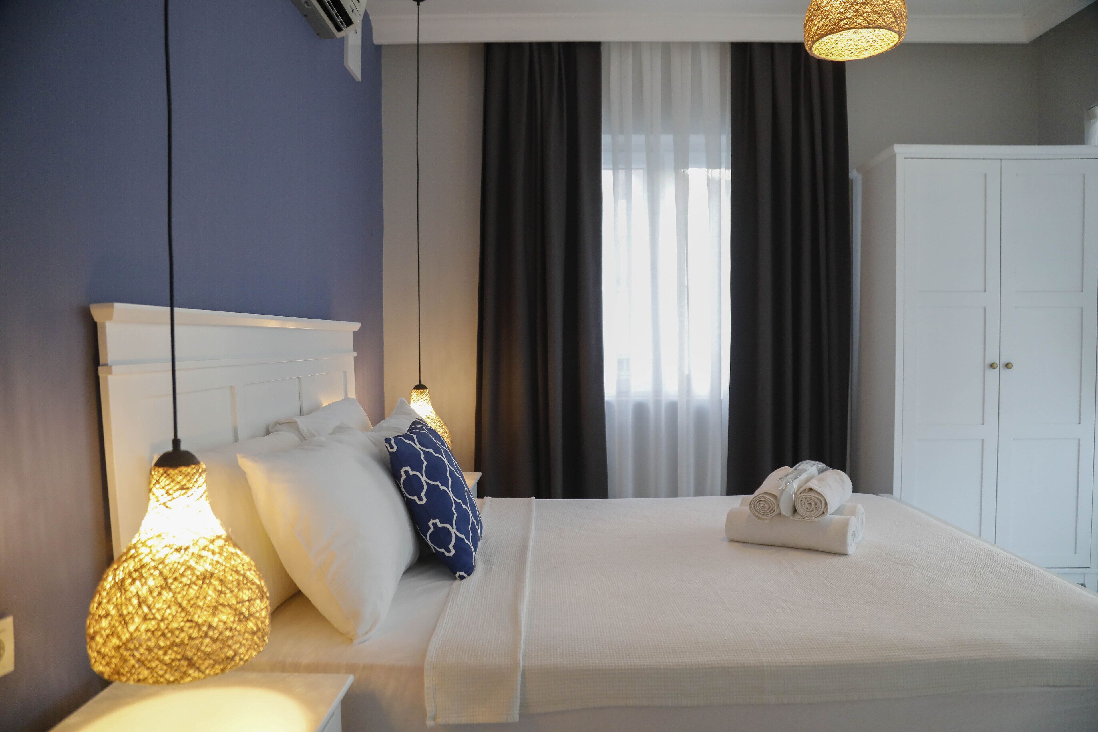 junior room | desk, iron/ironing board, free wifi