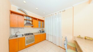 Apartment, 1 Bedroom (Blv. Tarasa Shevchenko, 6) | Private kitchen | Fridge, microwave, electric kettle - Hotrent Baseina Street Area (Kyiv)