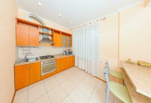 Leilighet, 1 soverom (Blv. Tarasa Shevchenko, 6) | Eget kjøkken | Kjøleskap, mikrobølgeovn og vannkoker