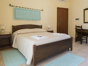 Comfort Room | In-room safe, bed sheets - Albergo Diffuso Il Mandorlo (Baressa)