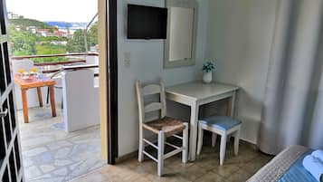 Studio | Bureau, fer et planche Ă repasser, Wi-Fi gratuit, draps fournis