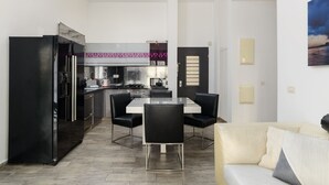 Living area - Family Apt & Private Garden near Beach by FeelHome (Tel Aviv)
