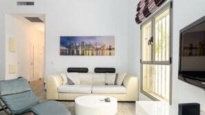 Living area - Family Apt & Private Garden near Beach by FeelHome (Tel Aviv)