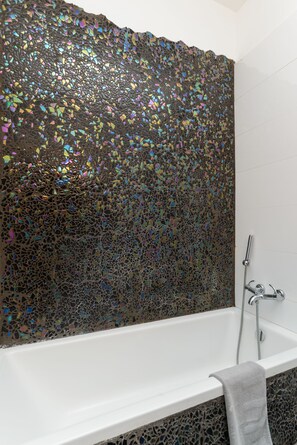 Bathroom - Family Apt & Private Garden near Beach by FeelHome (Tel Aviv)