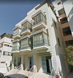 Exterior - Family Apt & Private Garden near Beach by FeelHome (Tel Aviv)