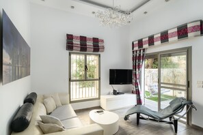 Comfort Apartment, 2 Bedrooms, Patio, Garden View | Living area | Flat-screen TV