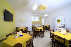 Free daily buffet breakfast - Palazzo Greco B&B (Porto Cesareo)