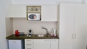 Private kitchen - Enjoy Carmel Market Neve Zedek and Beach (Tel Aviv)