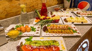 A buffet table with various food items and condiments. - Tatrzański Dworek (Bialy Dunajec)