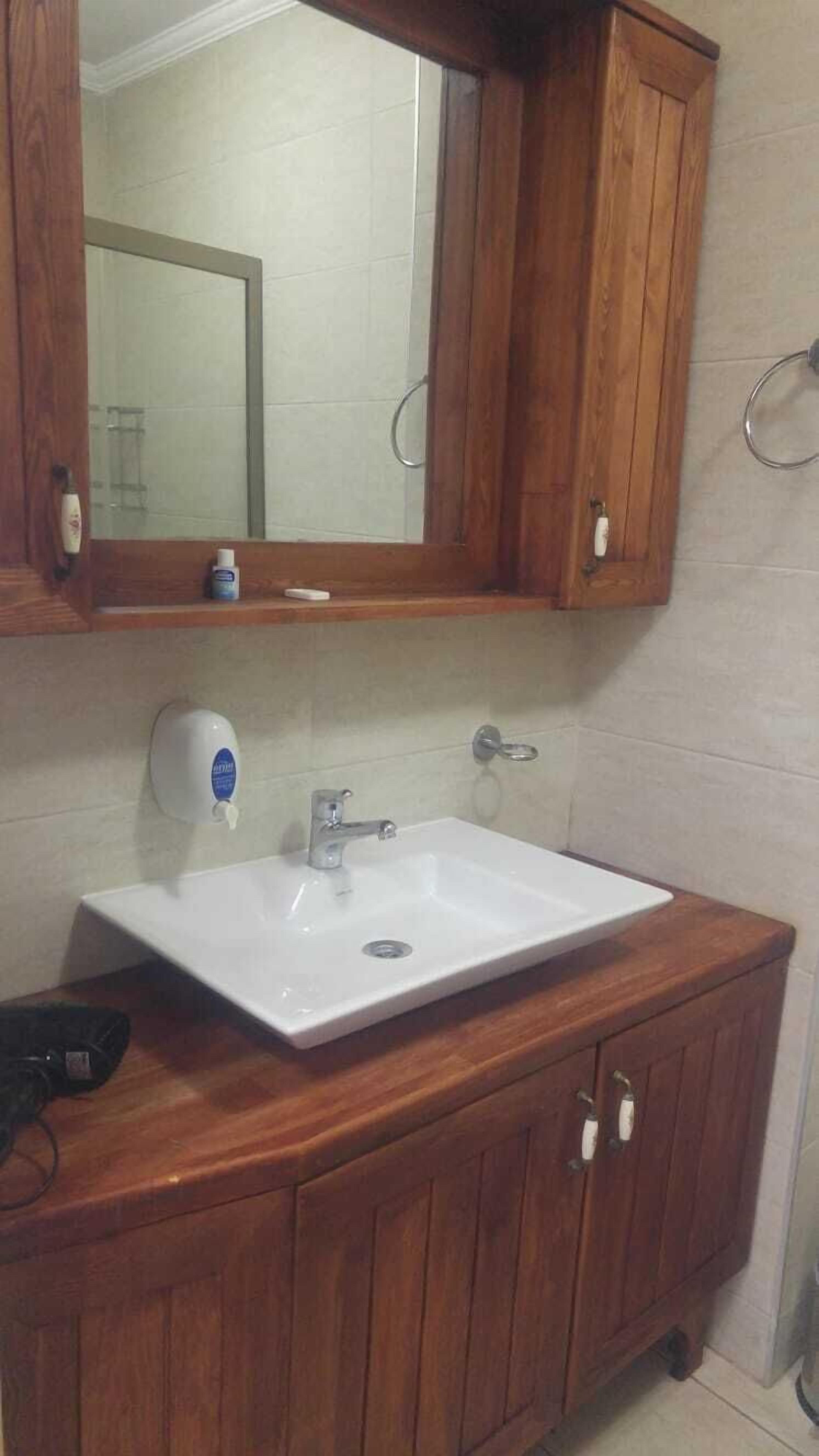 shower, free toiletries, hair dryer, slippers